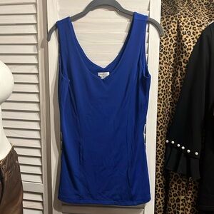 Cache Slimming V-neck Tank Top. Medium